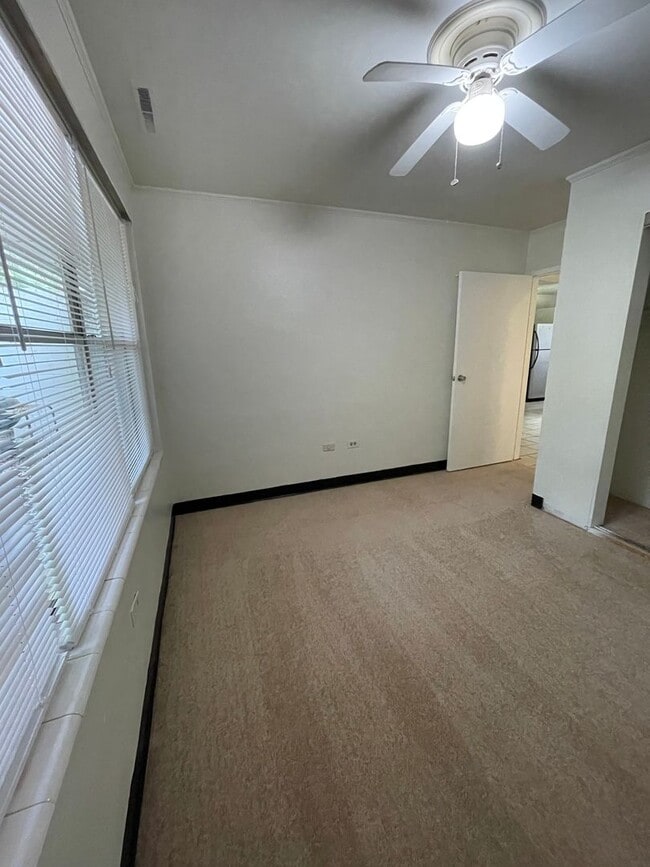 Building Photo - Spacious 2BR/1BA apartment off South Milledge Ave!