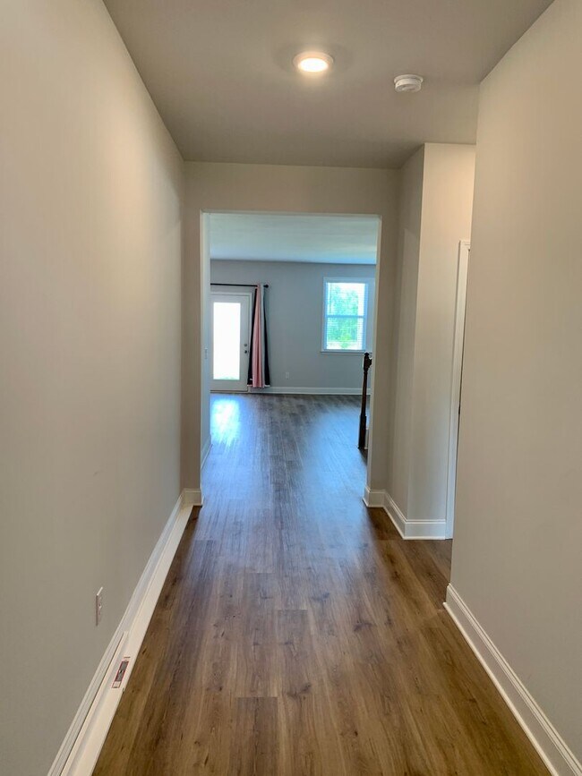 Building Photo - 600 Cunninghame Ct