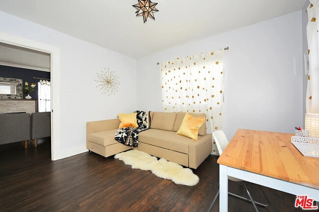 Building Photo - 3844 Goldwyn Terrace