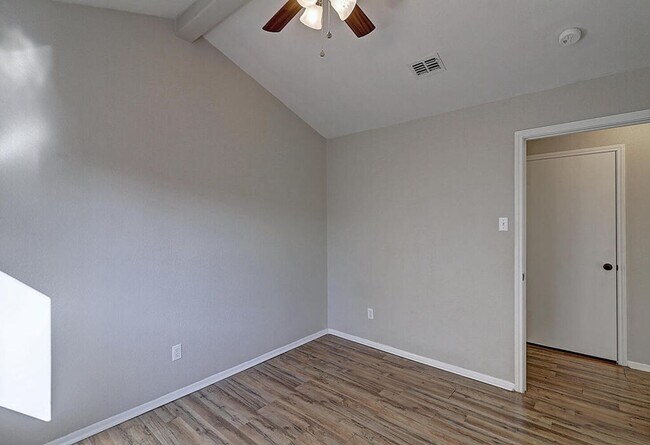 Building Photo - 913 St Timothy St