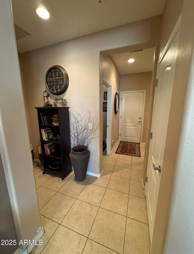 Building Photo - 40571 W Park Hill Dr