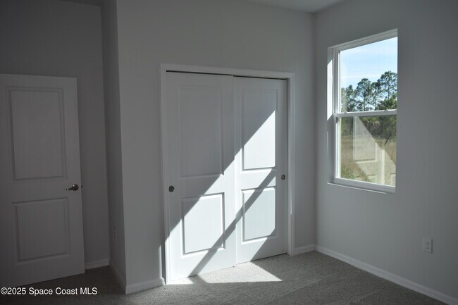 Building Photo - 3143 Fullerton Ave