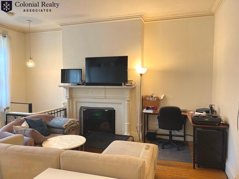 Building Photo - 509 Beacon St