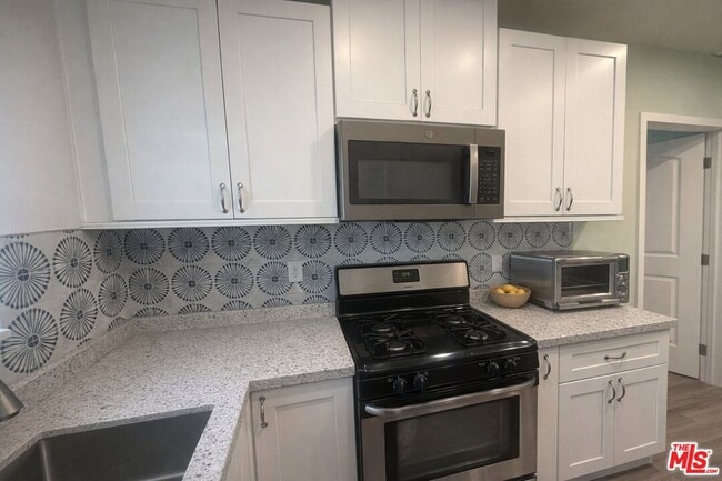 Building Photo - 1337 W Olive Ave