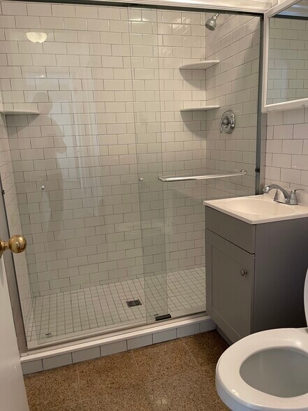 Fool, bathroom, and shower - 120 Wooster St