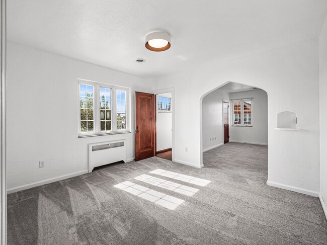 Building Photo - 433 Winterhill St