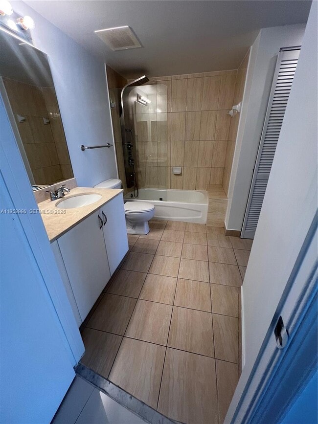 Building Photo - 1750 N Bayshore Dr