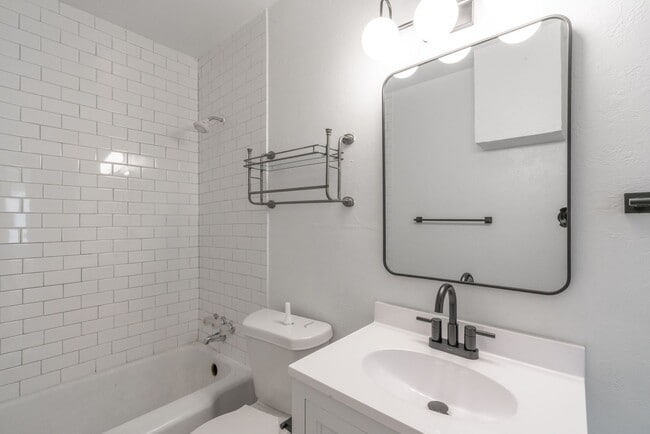 Building Photo - Updated 2 Bed in El Reno