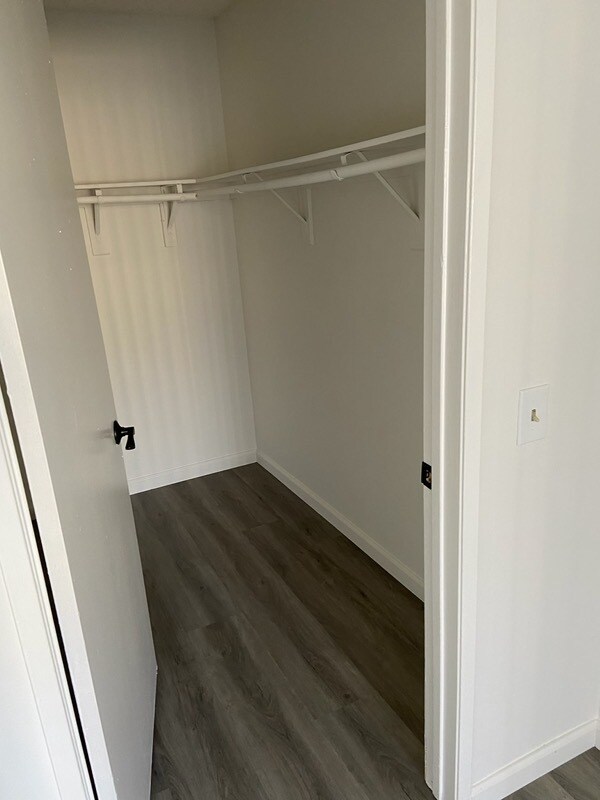 Building Photo - 1325 Hoover S St