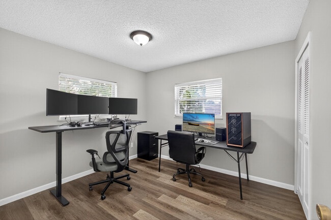 Building Photo - 607 SE Forgal St