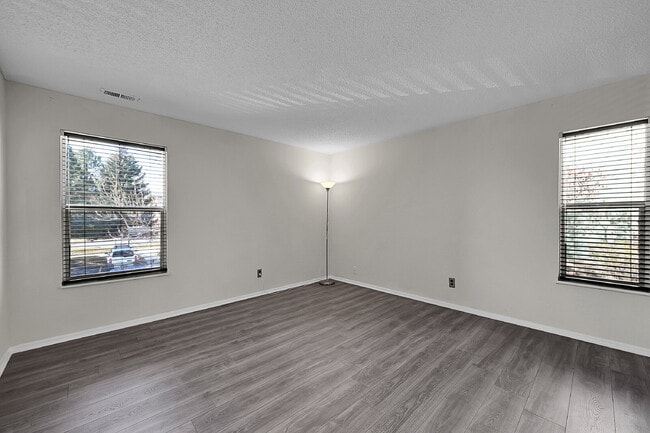 Building Photo - $1,370.95- 1 bed, 1 bath located in Colorado Spring with New In Unit Laundry!