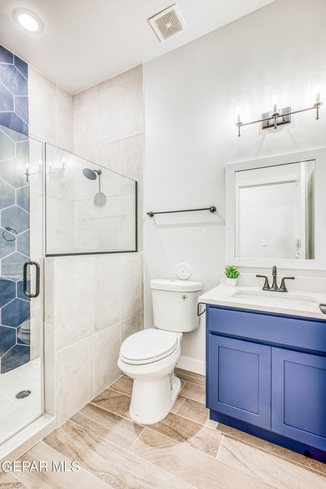 Guest bathroom #1 - 309 Blue Valley Dr