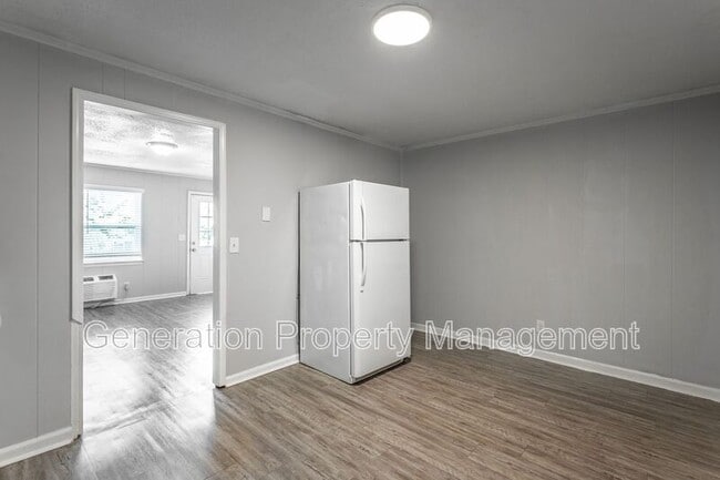 Building Photo - 112 Van Cleve St