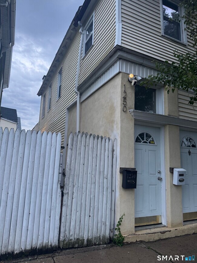 Building Photo - 1248 Pembroke St