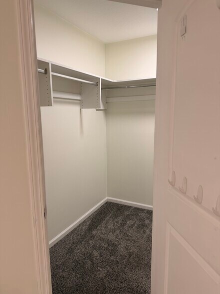 Building Photo - 9527 Acacia Psge