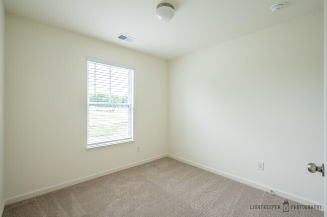 Building Photo - 215 Banbury Ln