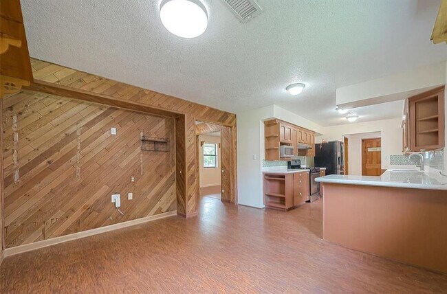 Building Photo - 22090 Little Dirt Rd