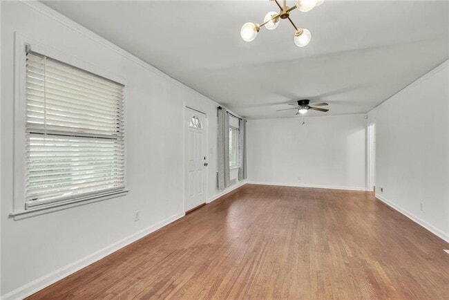 Building Photo - 2015 E Camellia Dr