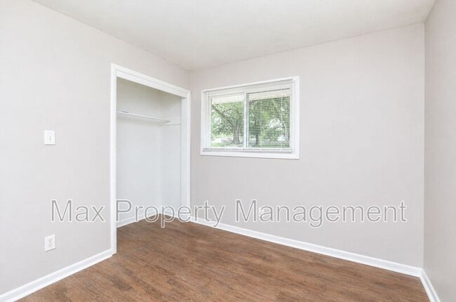 Building Photo - 3420 SW 8th St