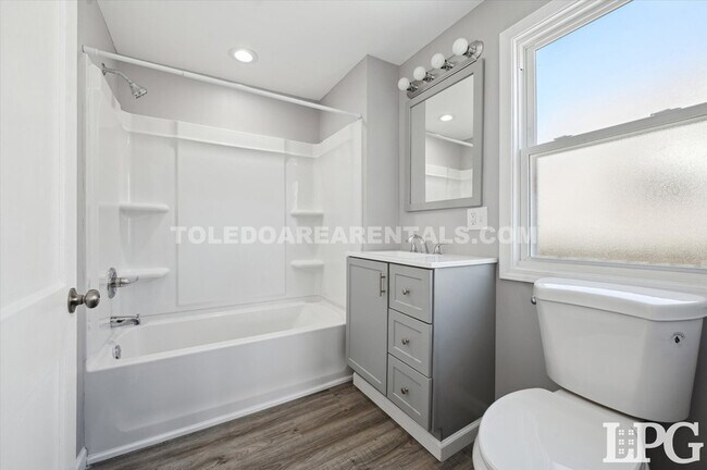 Building Photo - 630 Colima Dr