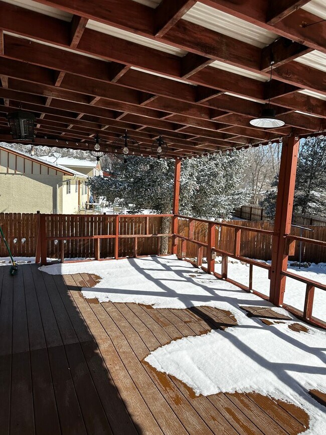 Building Photo - READY NOW!! Fantastic 4-bedroom,2 bath 1 car garage!