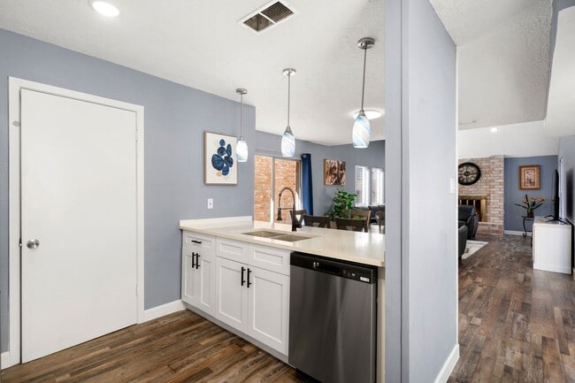 Building Photo - 12805 Westpark Dr