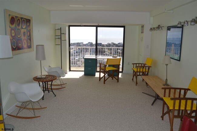 Building Photo - 236 N Derby Ave