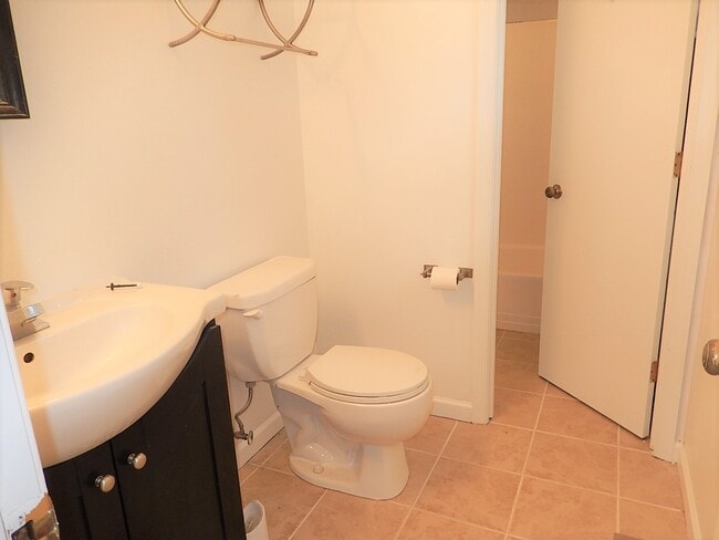 Building Photo - 3713 Sue Ellen Dr