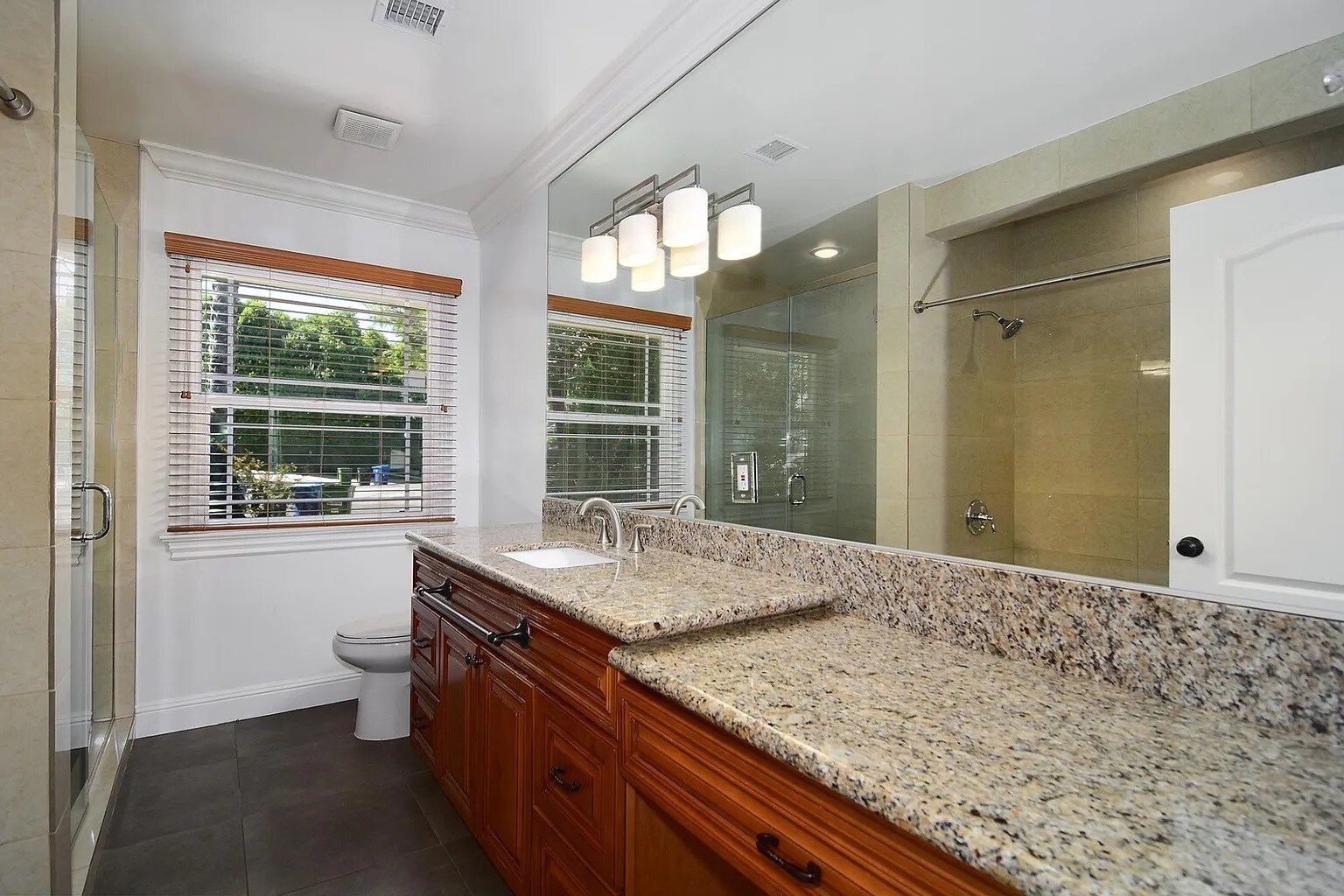 Building Photo - 17601 Tarzana St