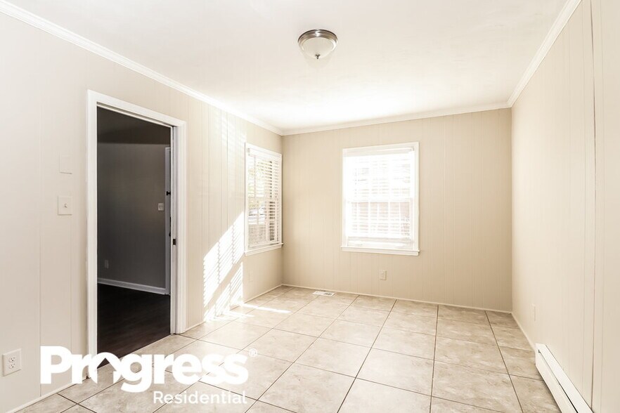 Building Photo - 135 Short Hills Dr