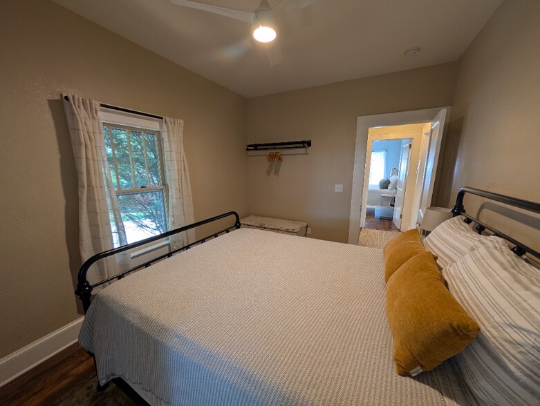 Building Photo - 604 Yarborough St