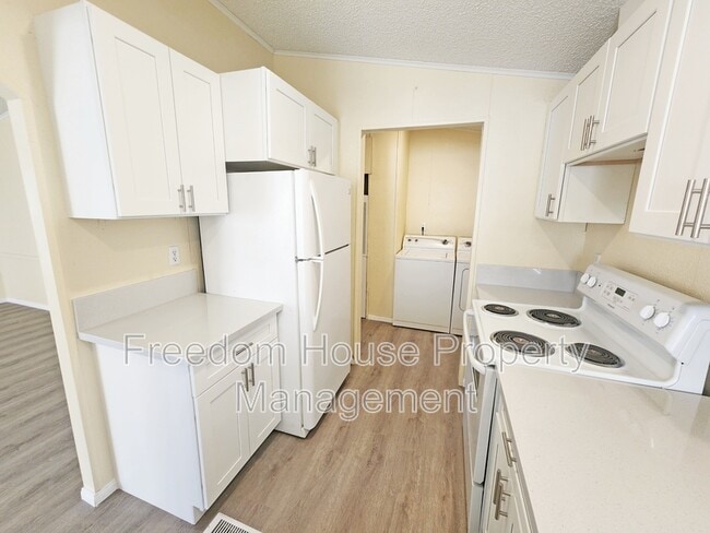 Building Photo - 6420 Wedgewood St