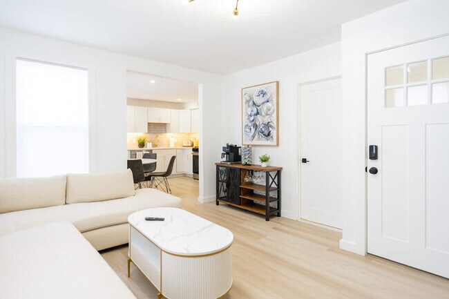 Building Photo - 42 White St Pl