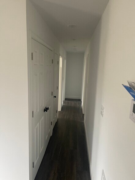 Building Photo - 167 S Earls Ave