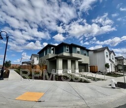 Building Photo - 2604 Atascadero Dr
