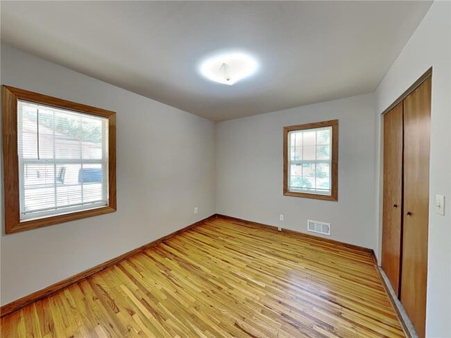 Building Photo - 1218 Skillman Ave E