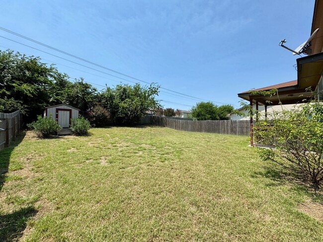Building Photo - 4900 Bayer Hollow Dr
