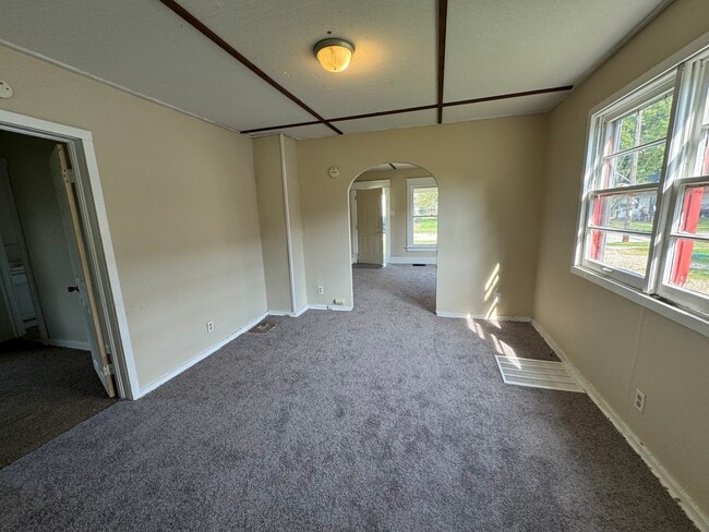 Building Photo - 124 N Beard St