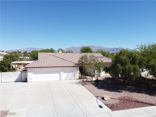 Building Photo - 7410 Deer Springs Way