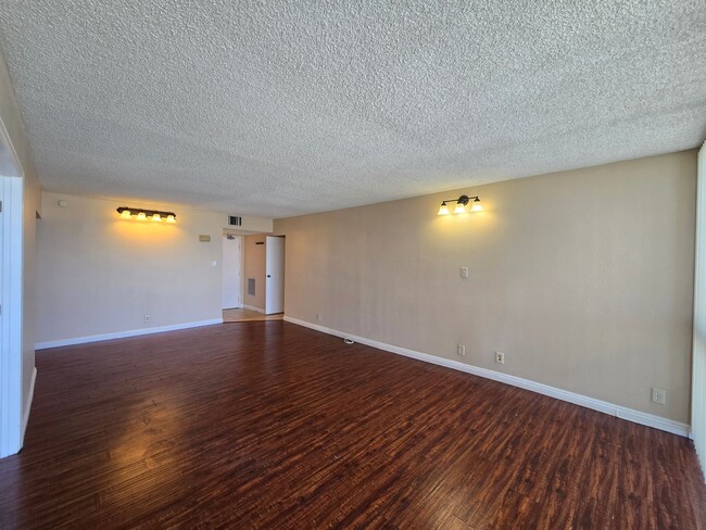 Building Photo - 2 Bedroom Condo at the Wimbledon Tennis Club Community