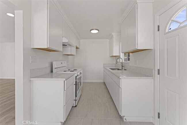 Building Photo - 14722 Strathern St