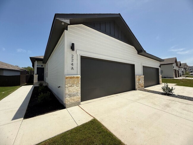 Building Photo - Come and See for Yourself Why Emma Park is...
