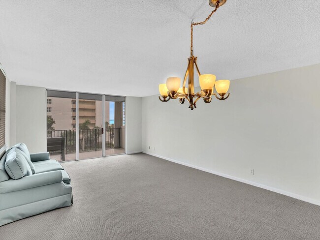 Building Photo - 1150 Hillsboro Mile