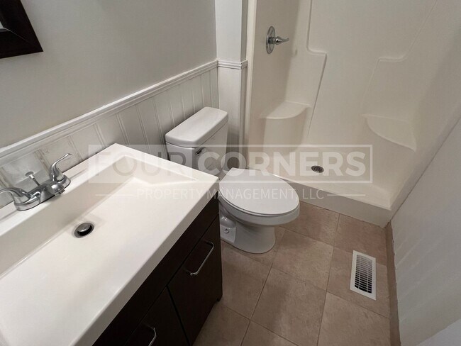 Building Photo - 1409 Waterloo Dr