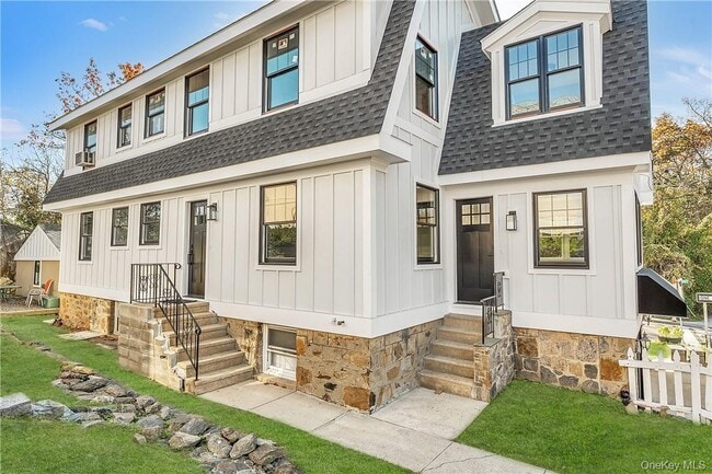 Building Photo - 200 Main St