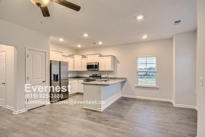 Building Photo - 130 Carver Ln