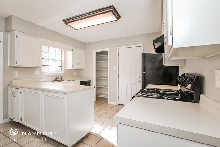 Building Photo - 104 Willow Grove Rd