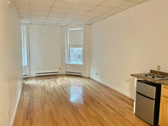 Building Photo - 849 Beacon St