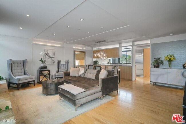 Building Photo - 2726 Montana Ave