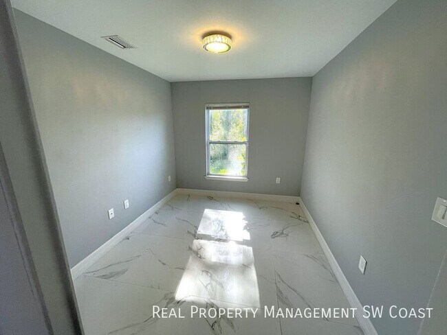 Building Photo - 5349 29th St SW